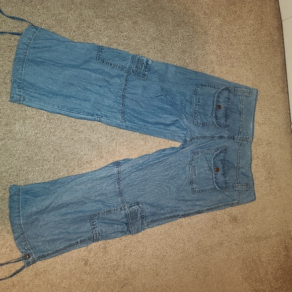 Size 6 Boston Proper denim capris - Picture 6 of 6
